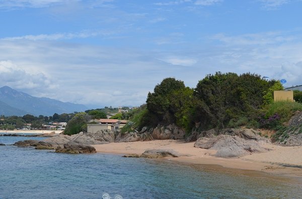 Crique à proximité de la plage de la Viva à Porticcio