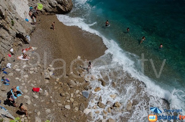 Strand in der Nähe des Hafens von Monaco