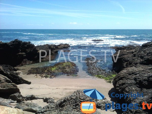 Cove near the Trou d'Enfer in island of Groix