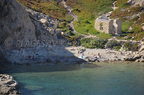 Pebble creek in Ile Rousse - Pietra