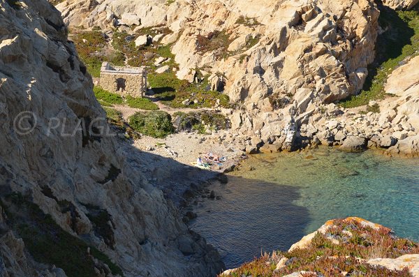 Crique secrète à l'Ile Rousse - presqu'ile de la Pietra