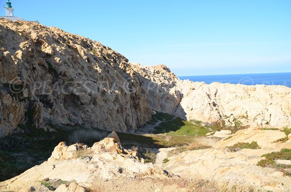 Chemin d'accès à la crique de la Pietra - Ile Rousse