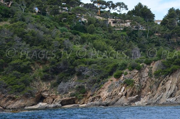 Plage à coté de la pointe du Pinet à Bormes les Mimosas