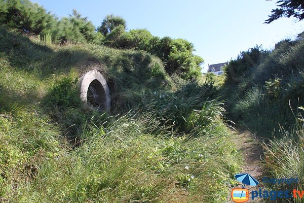 Fontaine à proximité d'une crique de Sauzon