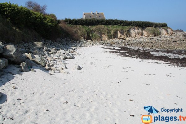 Crique à proximité de la plage du Dossen - Santec