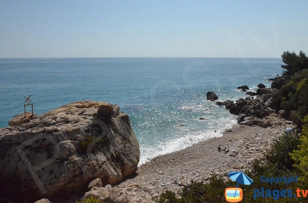 Photo de la crique à côté de la plage du Golfe Bleu à Roquebrune Cap Martin