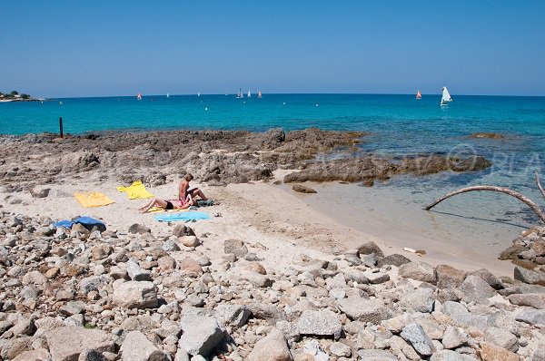 Photo de la crique de Sant Ambroggio en Corse