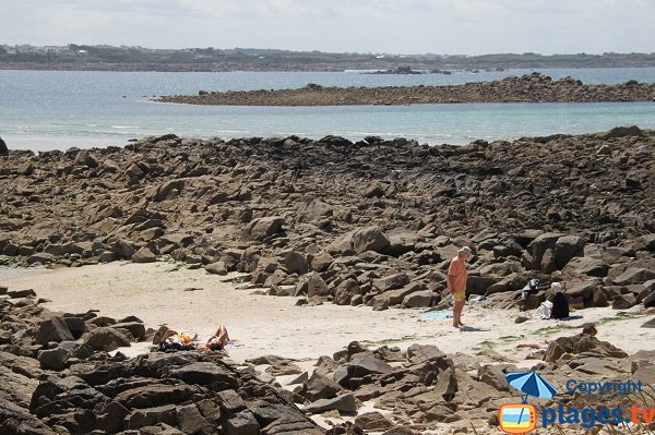 Baignade à marée basse sur l'ile de Sieck - Santec