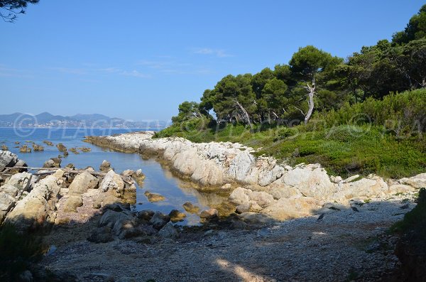 Crique au sud-ouest de la l'île de St Honorat