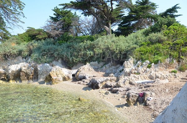 Sable dans la crique de St Pierre sur l'île de Lérins