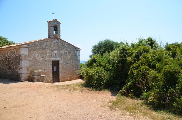 Chapelle St Pierre sur l'île St Honorat