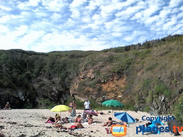 Falaises autour de la crique de Stank sur l'ile de Groix