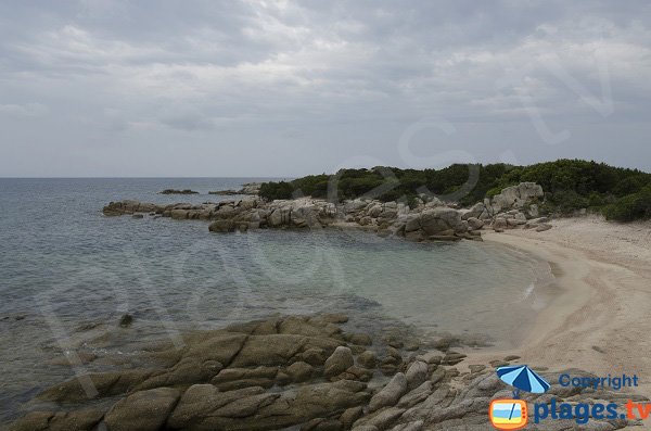 Petite crique de sable proche de la pointe de Ventilegne - Figari