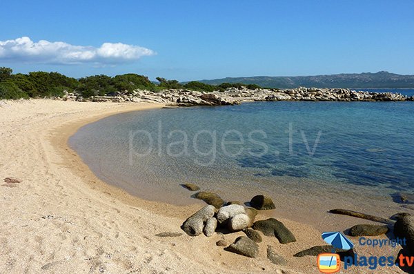 Belle crique à proximité de la pointe de Ventilegne - Figari