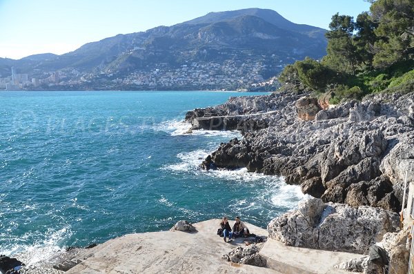 Vue depuis le sentier du Corbusier de Roquebrune jusqu'à Monaco