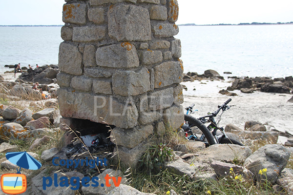 Cheminées sur la crique de Saint Colomban - Carnac