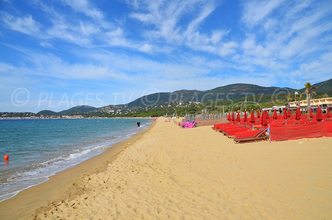 Plage du Débarquement dans la baie de Cavalaire sur Mer