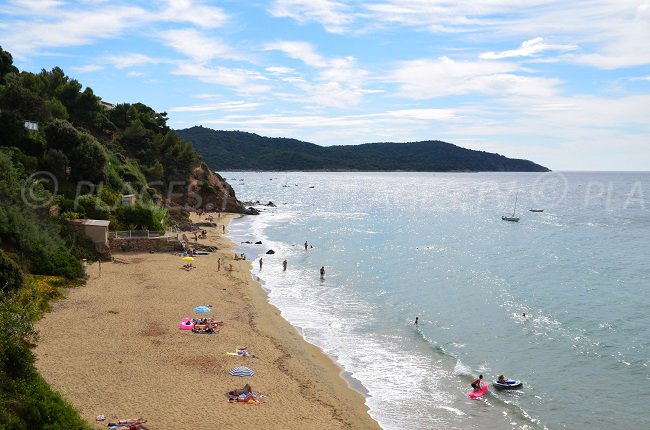 A cove in La Croix Valmer overlooking Cap Lardier