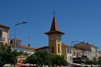 Cros de Cagnes sur Mer avec son clocher jaune