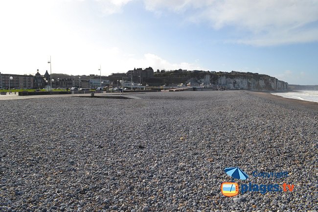 Bord de mer de Dieppe vue depuis la plage