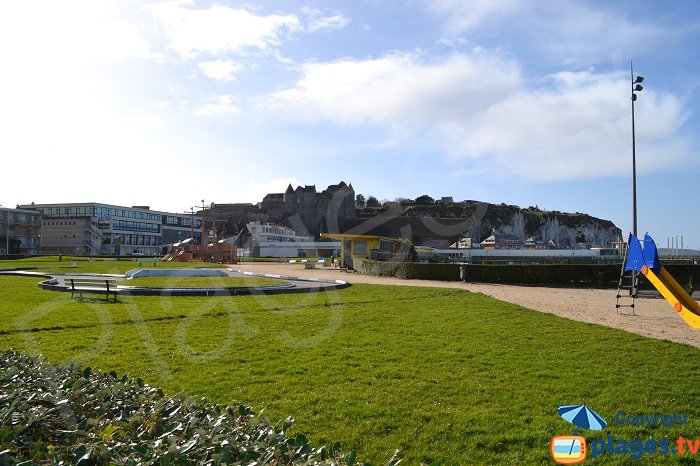 Activities at the Dieppe seaside with the castle and the casino