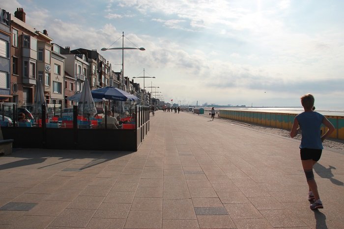 Dike of Malo les bains and its restaurants