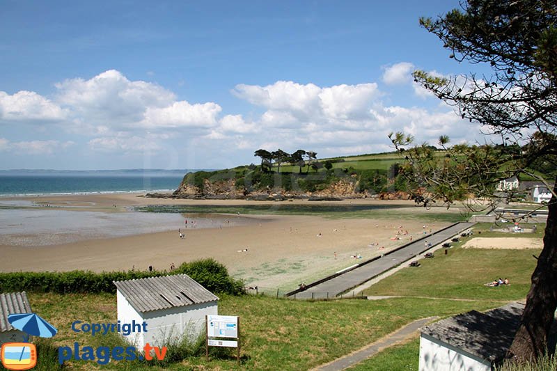 Plage à proximité du parc de Plomarch à Douarnenez - Le Ris