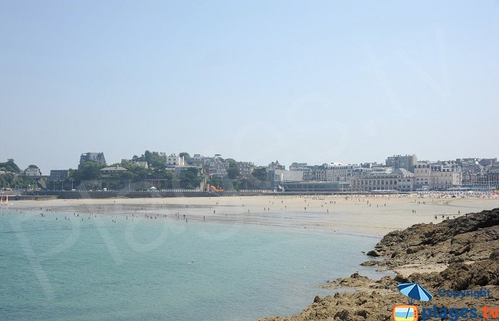 Plage de l'écluse de Dinard vue depuis le sentier des douaniers