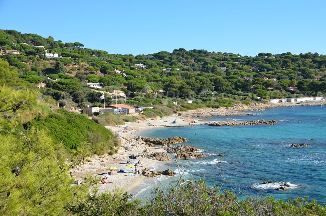 Vue sur l'Escalet depuis le sentier du littoral