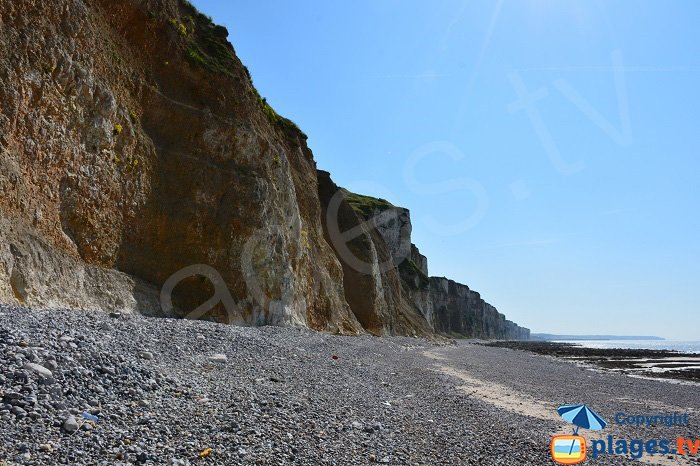 Cove north of Dieppe and norman cliffs