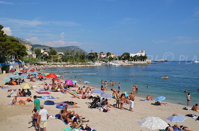 Plage des Fourmis dans le centre de Beaulieu