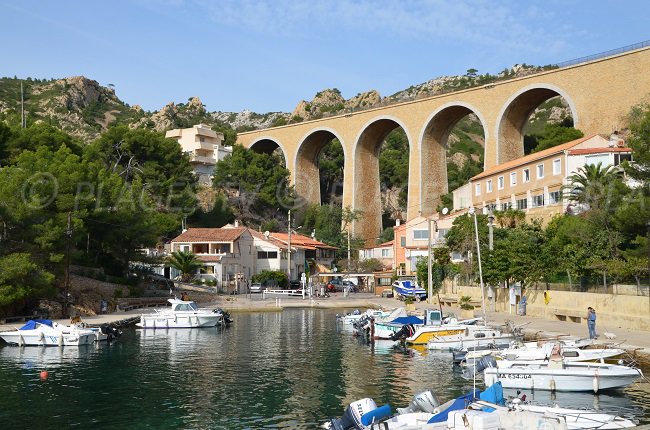 Il porto del  Grand Méjean con il ponte del train bleu