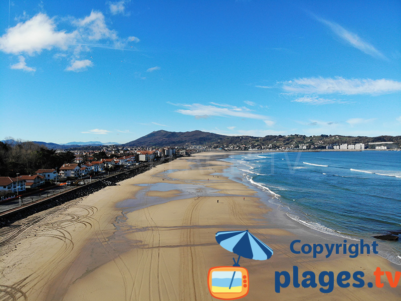 Grande plage de sable d'Hendaye