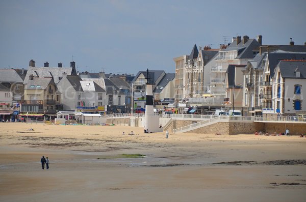 Plage de sable de Quiberon dans le centre-ville