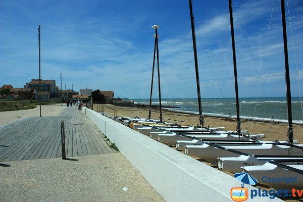 Accès à la plage avec vue sur Sion