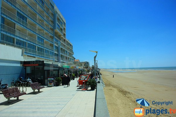 Restaurants sur le remblai de St Gilles Croix de Vie