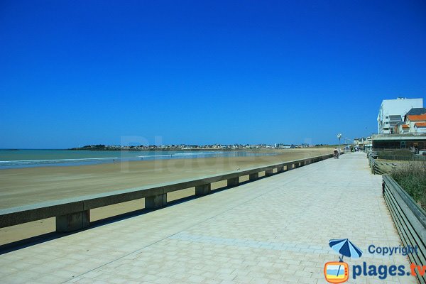 Vue vers le nord depuis le remblai de St Gilles Croix de Vie