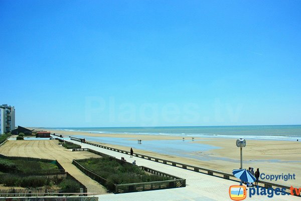 Sud de la Grande plage de St Gilles Croix de Vie