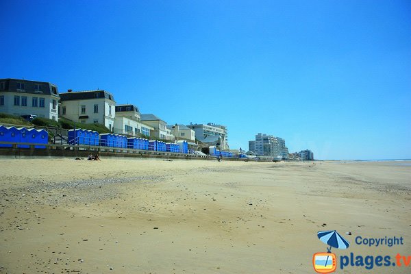 Centre de St Gilles Croix de Vie vue depuis la plage