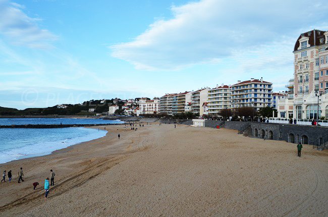 Plage dans le centre de St Jean de Luz