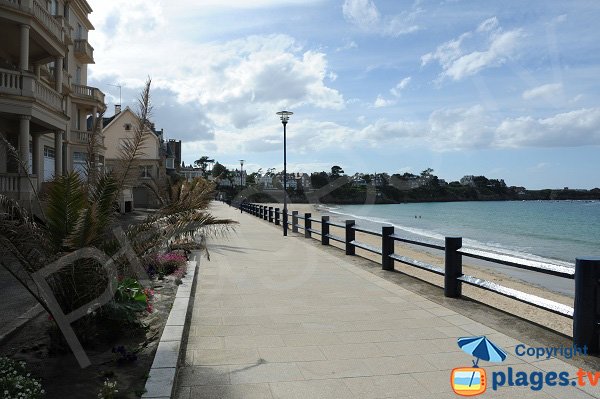 Pedestrian promenade along the main beach - Saint Lunaire