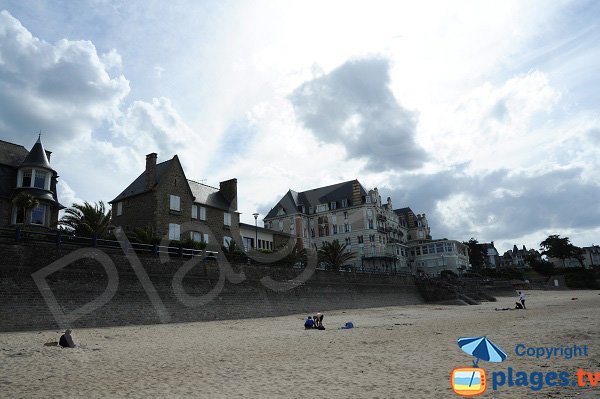 Belles villas du front de mer de St Lunaire