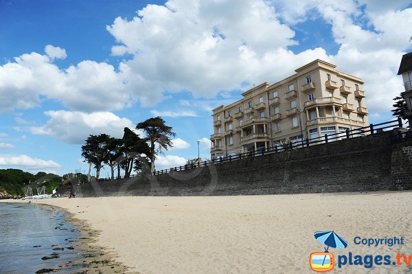 Photo of the grande beach in St Lunaire in Brittany