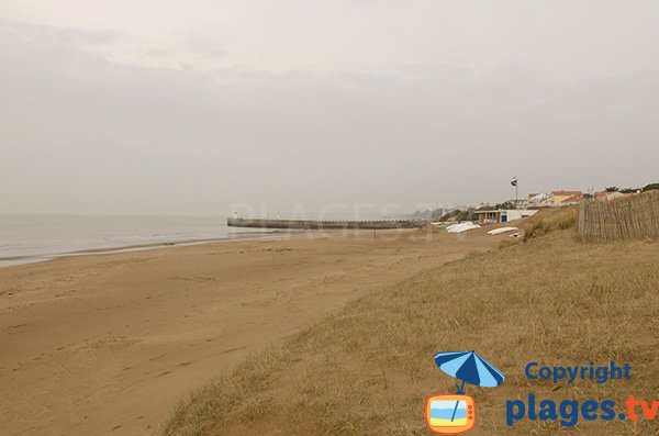 Vue sur le port de Comberge depuis la Grande Plage de Tharon