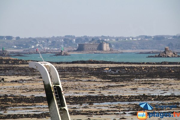 Diving board on the beach of the Greve Blanche of Carantec