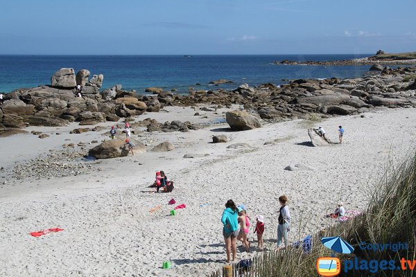 Rochers sur la grande plage de Plouguerneau