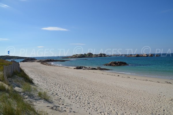 End of White beach in Trégastel