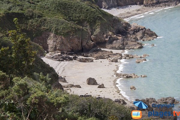 Coves between Gwin Zegal and Porz Moguer - Plouha