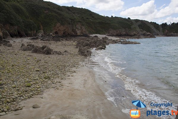 Plage de sable et de galets à Gwin Zegal - Plouha