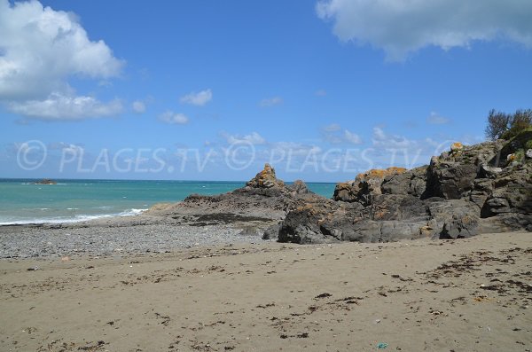 Rechte Seite des Strandes von l'Isnain in Saint-Quay-Portrieux